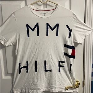 Basic Tommy Hilfiger Tee with letter design